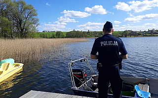 Piąty dzień poszukiwań na Jeziorze Skarlińskim. Trzeciego z mężczyzn wciąż nie odnaleziono